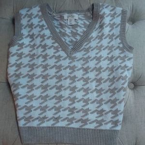 Sleeveless sweater vest